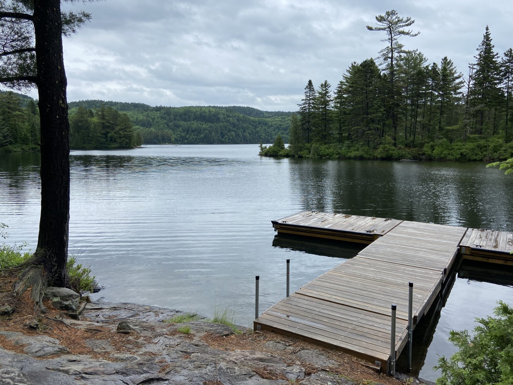 Quai au bord de l'eau chez Aire Nature Grande Piles