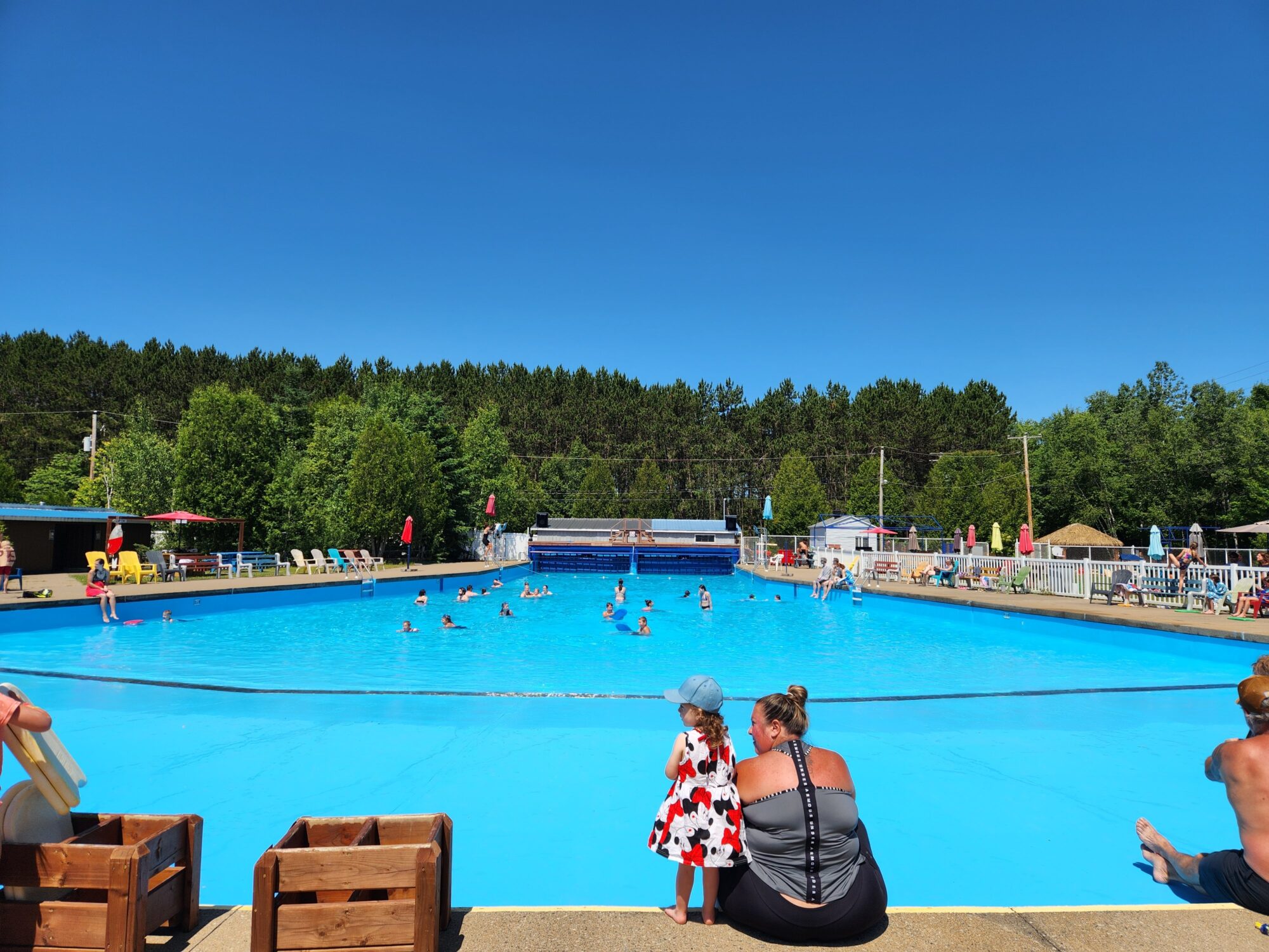 Piscine à vagues du camping Lac et forêt à Sainte-Thècle