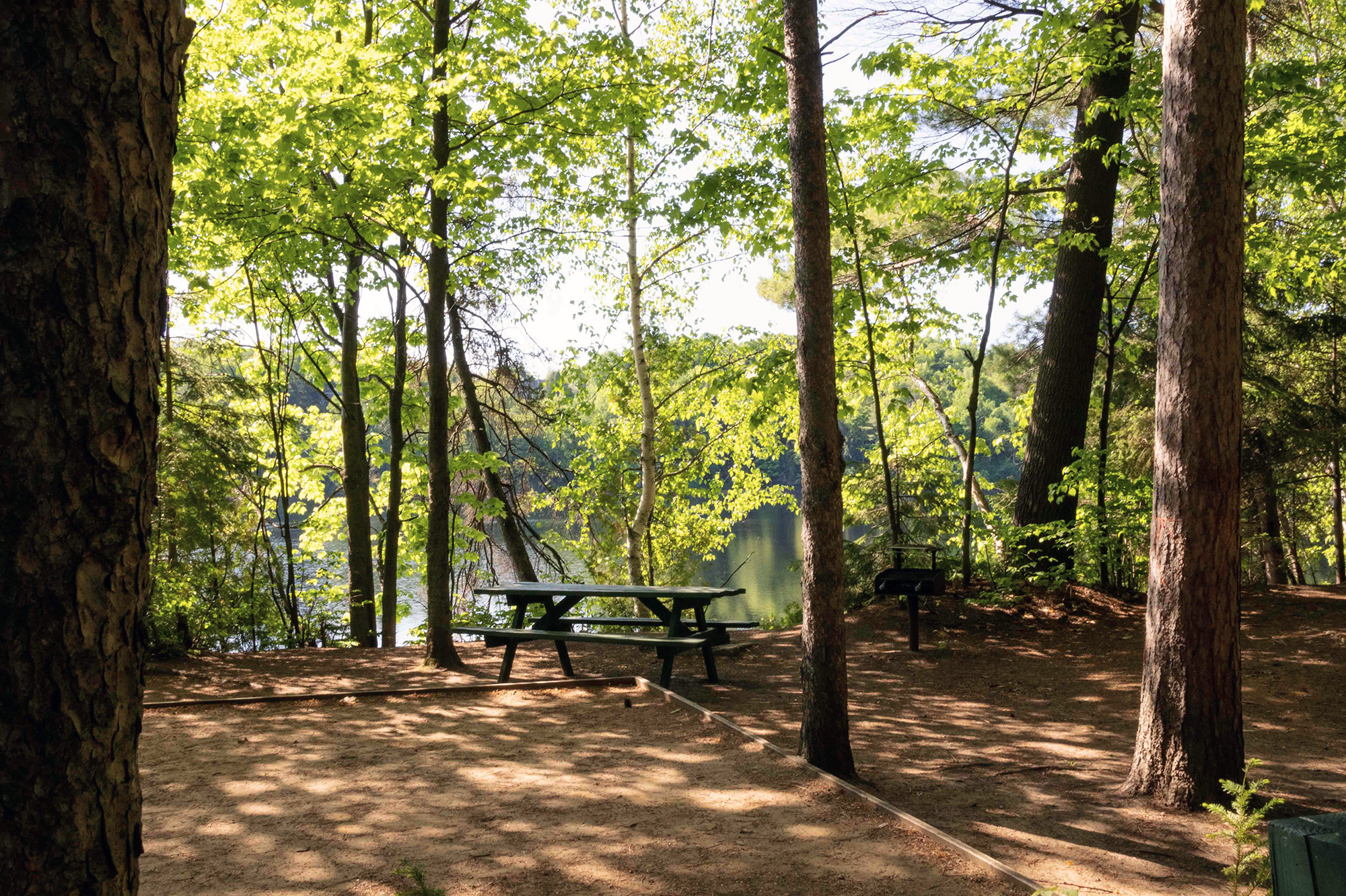 Camping sur le bord de l'eau à l'Île Melville