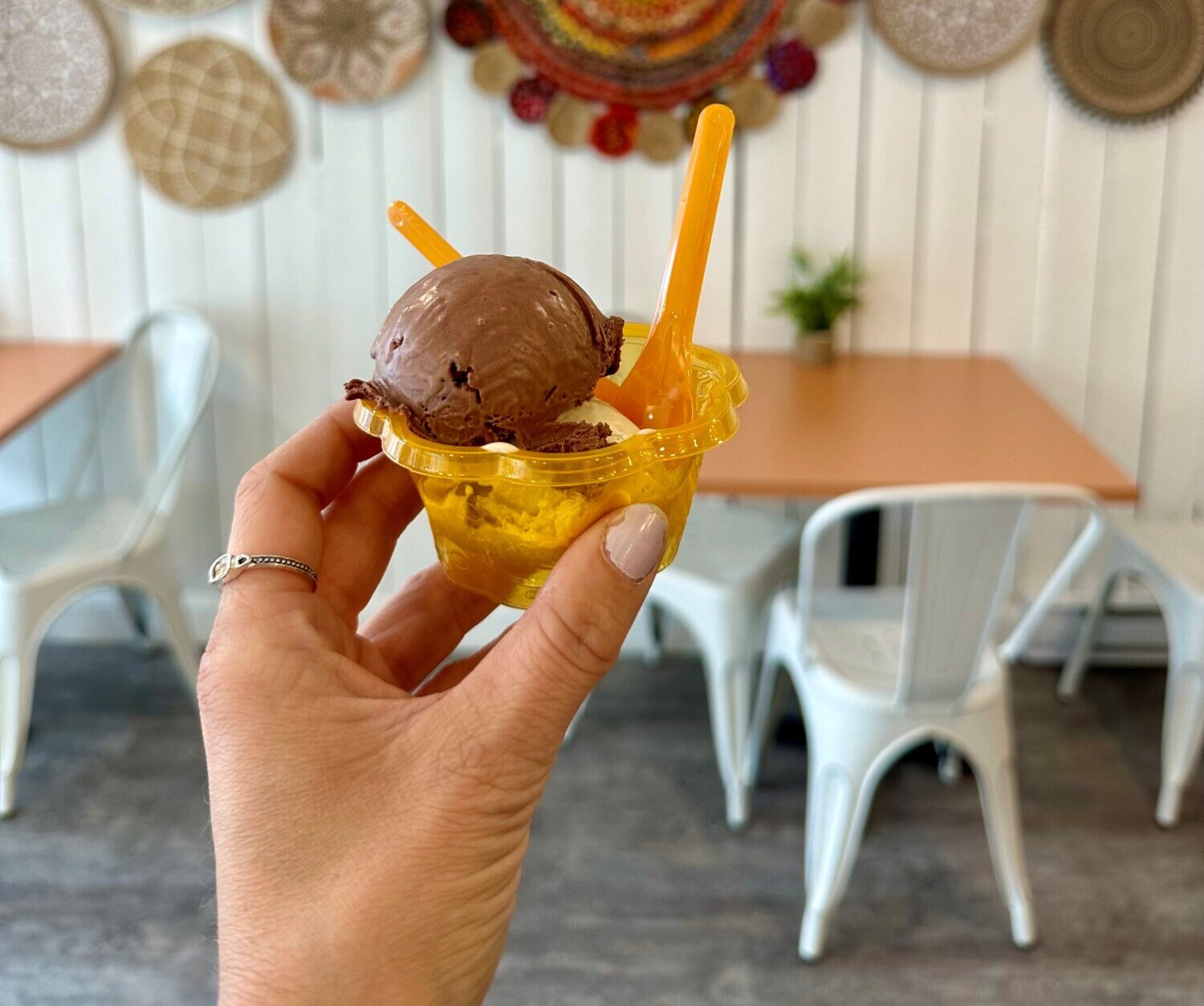 La p'tite glace d'à côté