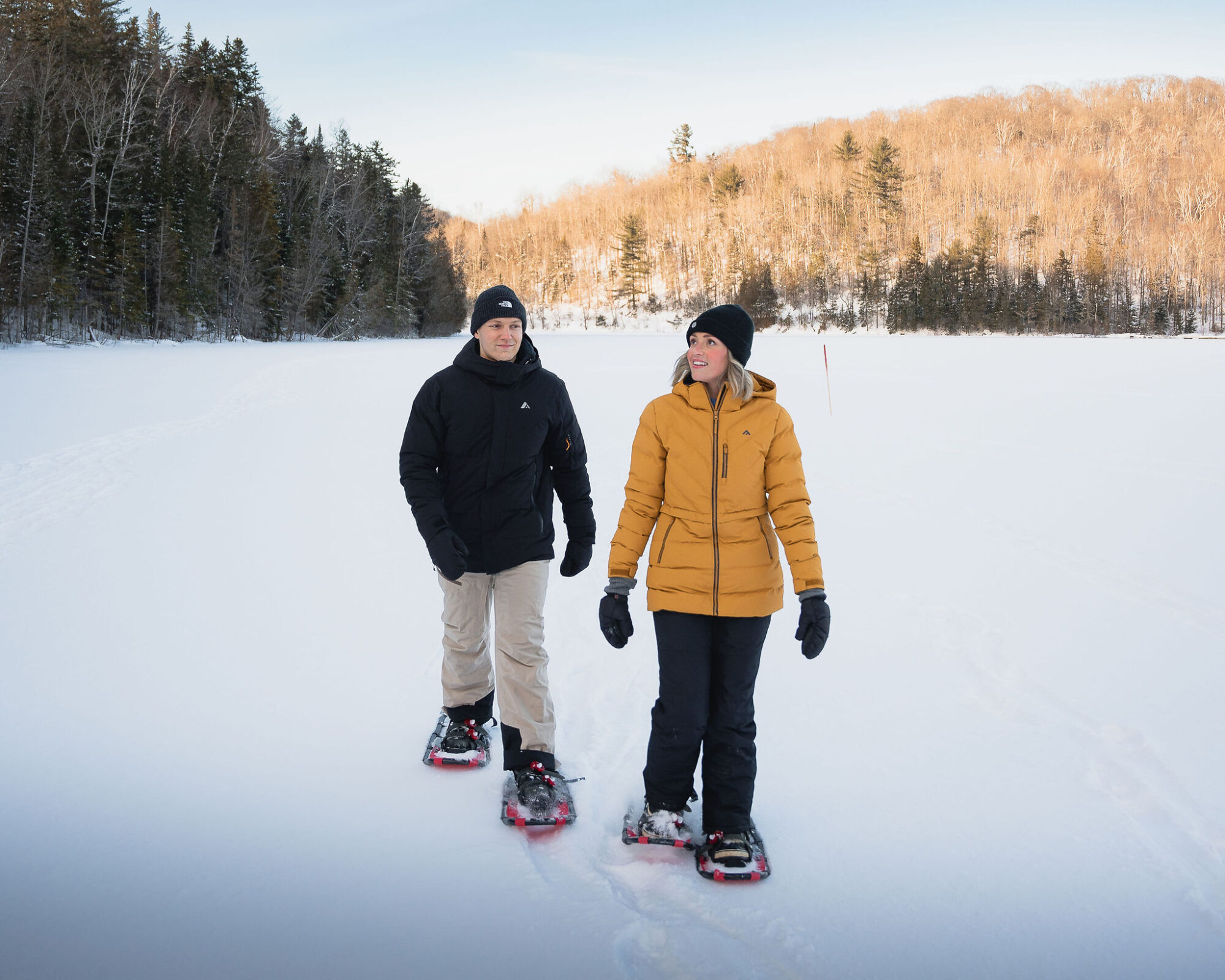 Raquette à l'Auberge Lac-à-l'Eau-Claire