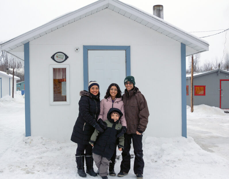 Pêche sur glace aux petits poissons des Chenaux