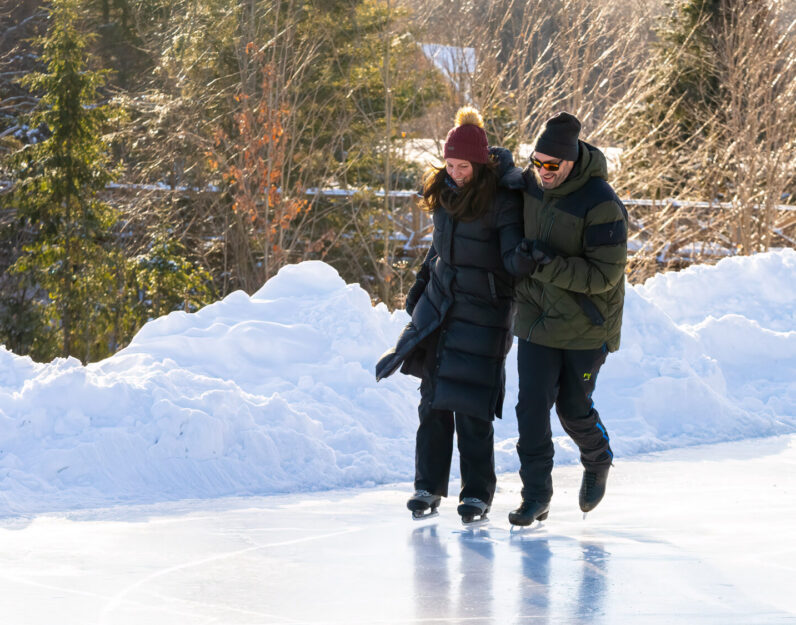 Patinage en duo au Baluchon Éco-villégiature