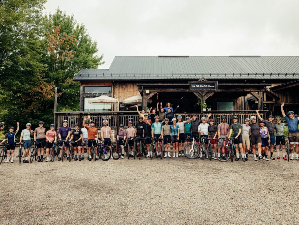 Cyclistes devant le 2800 du Parc