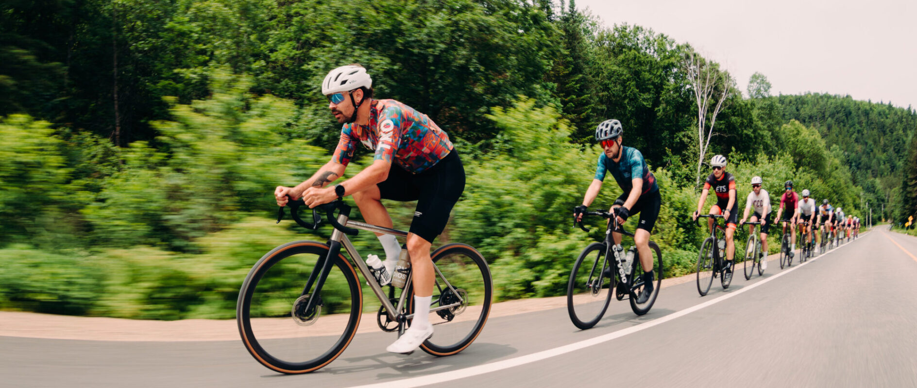 Cyclistes sur la route Promenade du parc national de la Mauricie