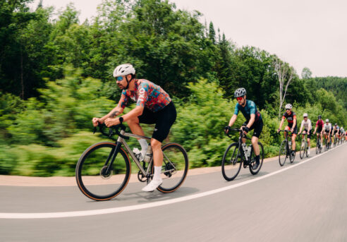 Cyclistes sur la route Promenade du parc national de la Mauricie