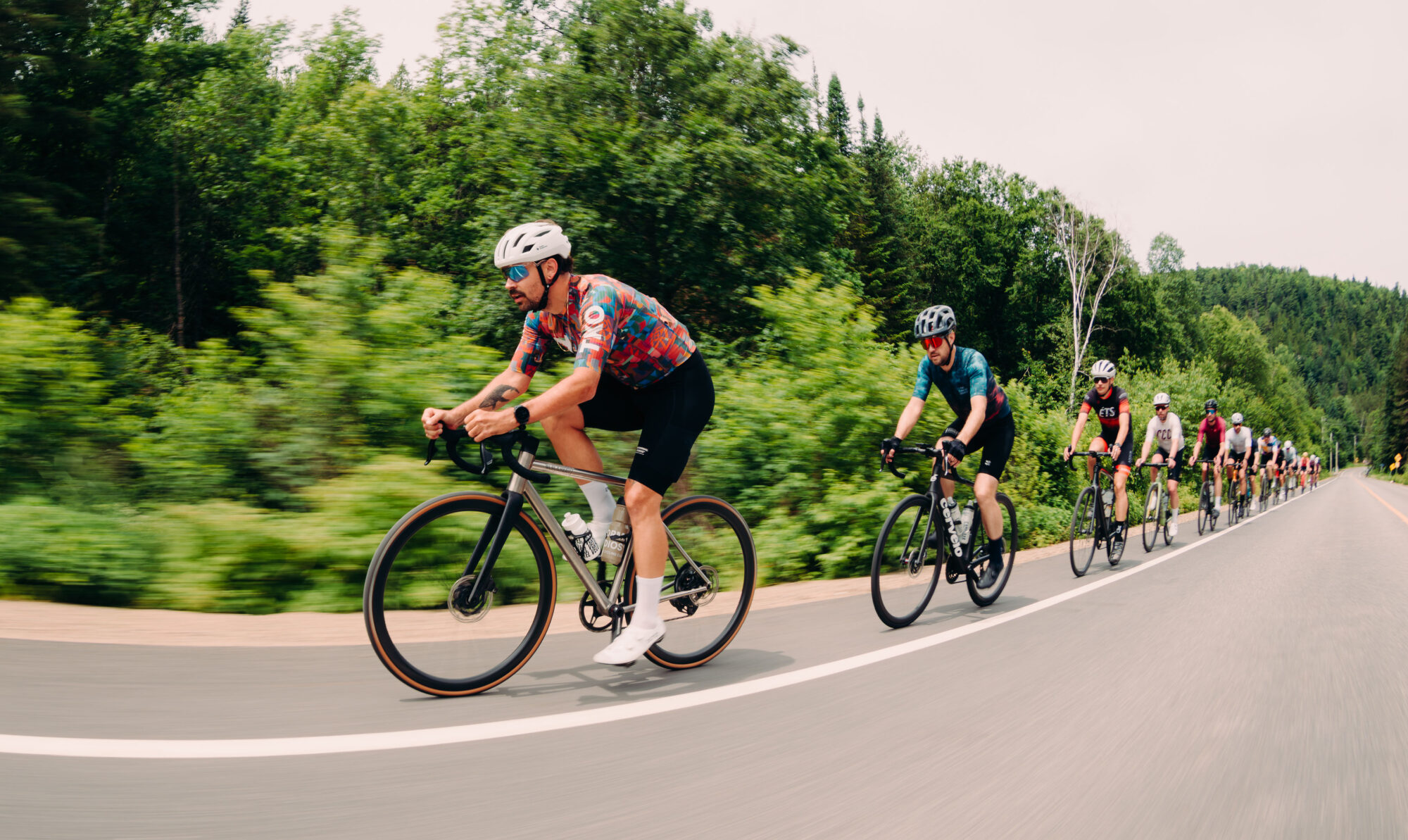 Cyclistes sur la route Promenade du parc national de la Mauricie