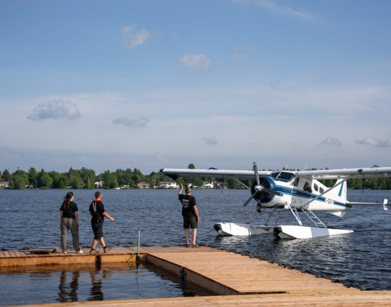Amerrissage d'un hydravion au Lac-à-la-Tortue chez Bel-Air Aviation