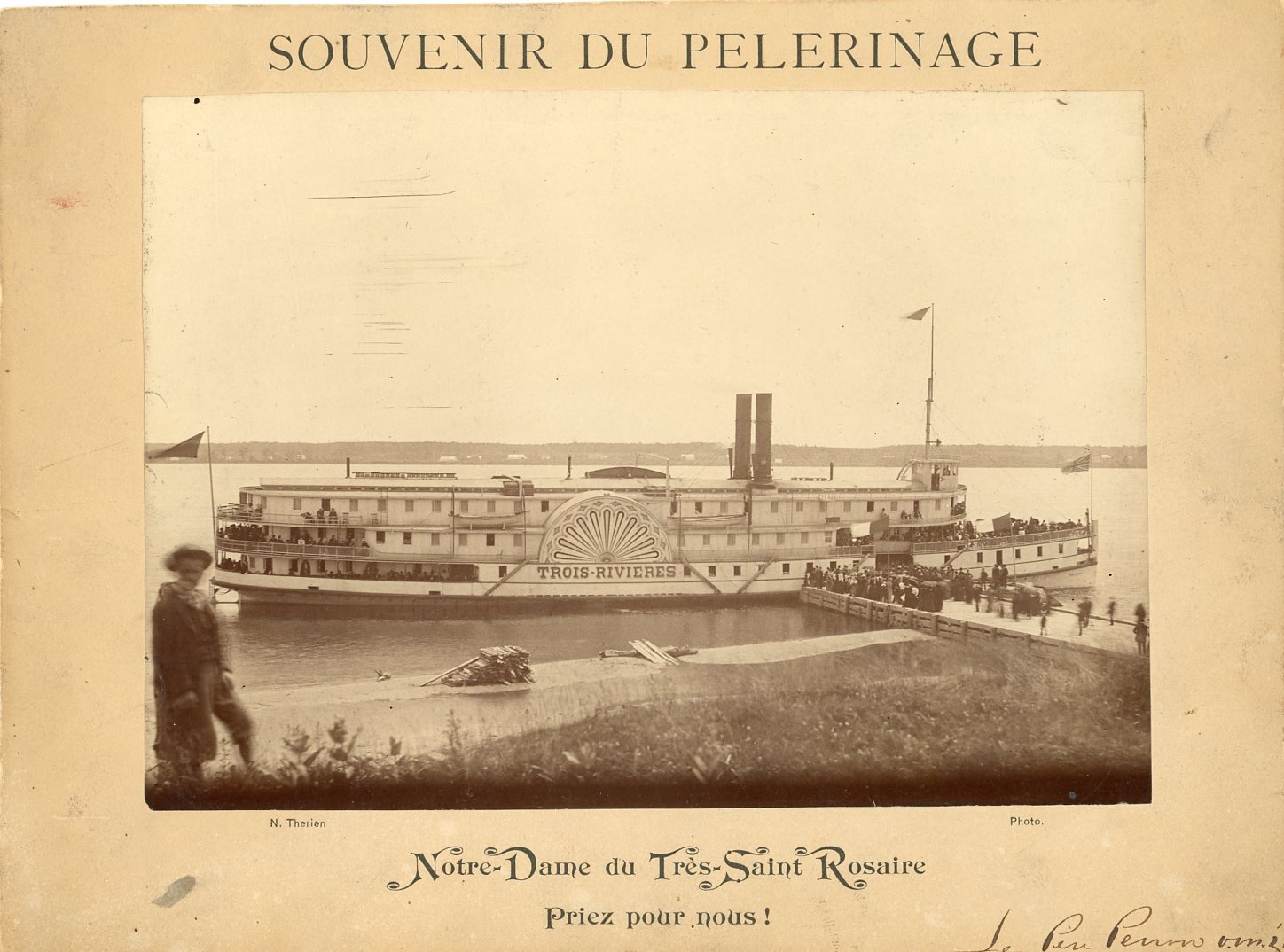 Photo d'archive d'un bateau à roues à aubes nommé Trois-Rivières, utilisé lors des pèlerinages vers la basilique Notre-Dame-du-Cap à Trois-Rivières
