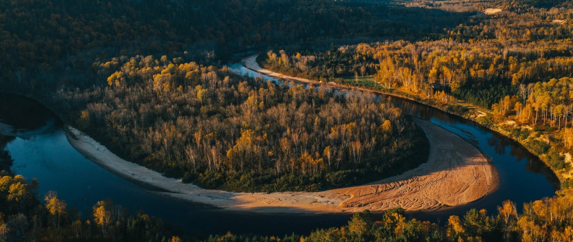 Vue sur la rivière Croche à l'automne