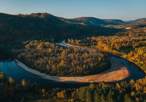 Vue sur la rivière Croche à l'automne